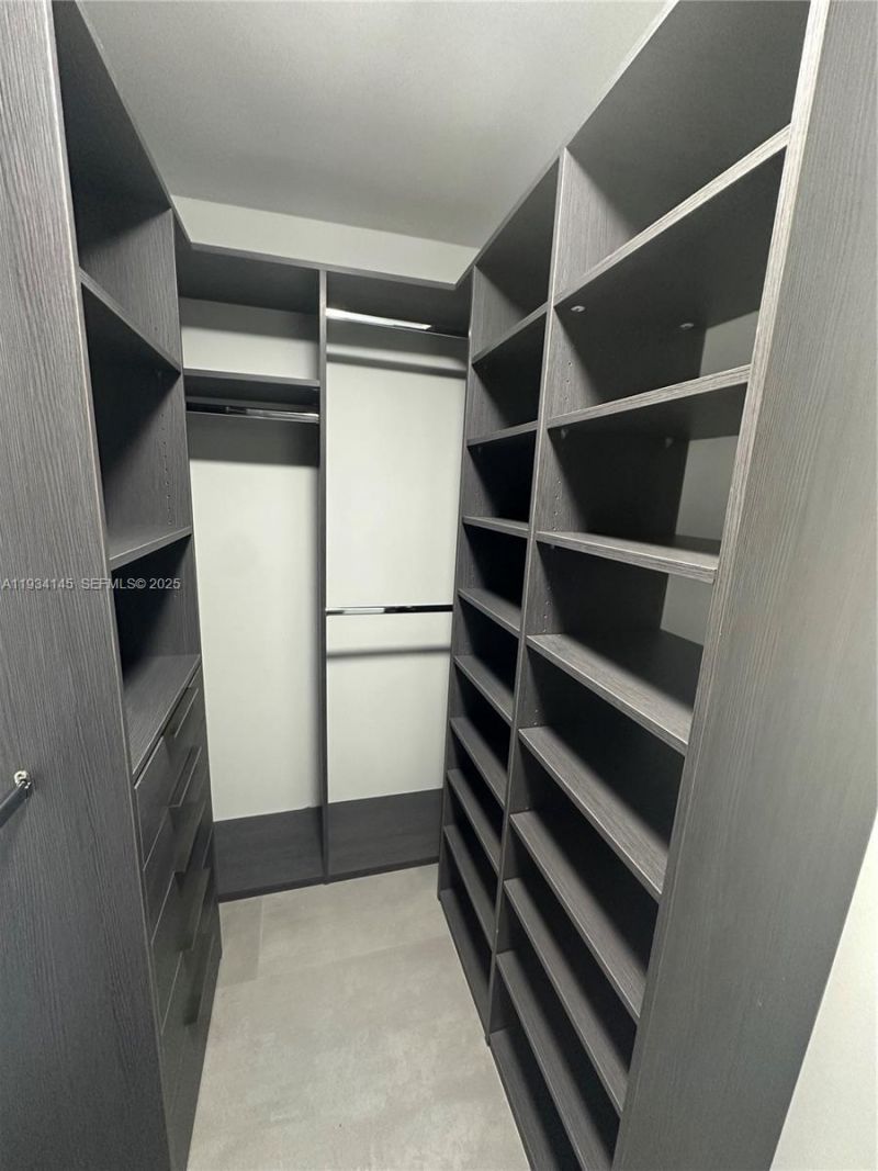 600 Parkview Dr, Unit 602, Hallandale Beach, FL 33009 Photo