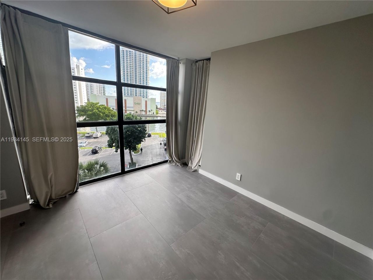 600 Parkview Dr, Unit 602, Hallandale Beach, FL 33009 Photo