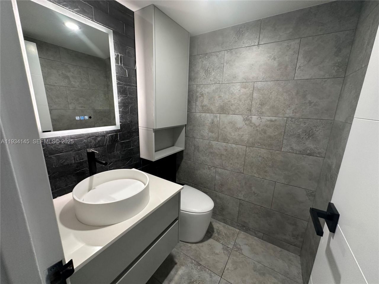 600 Parkview Dr, Unit 602, Hallandale Beach, FL 33009 Photo