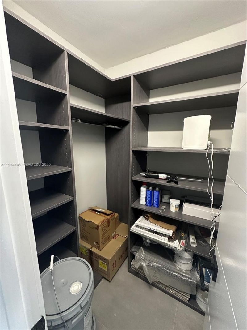 600 Parkview Dr, Unit 602, Hallandale Beach, FL 33009 Photo