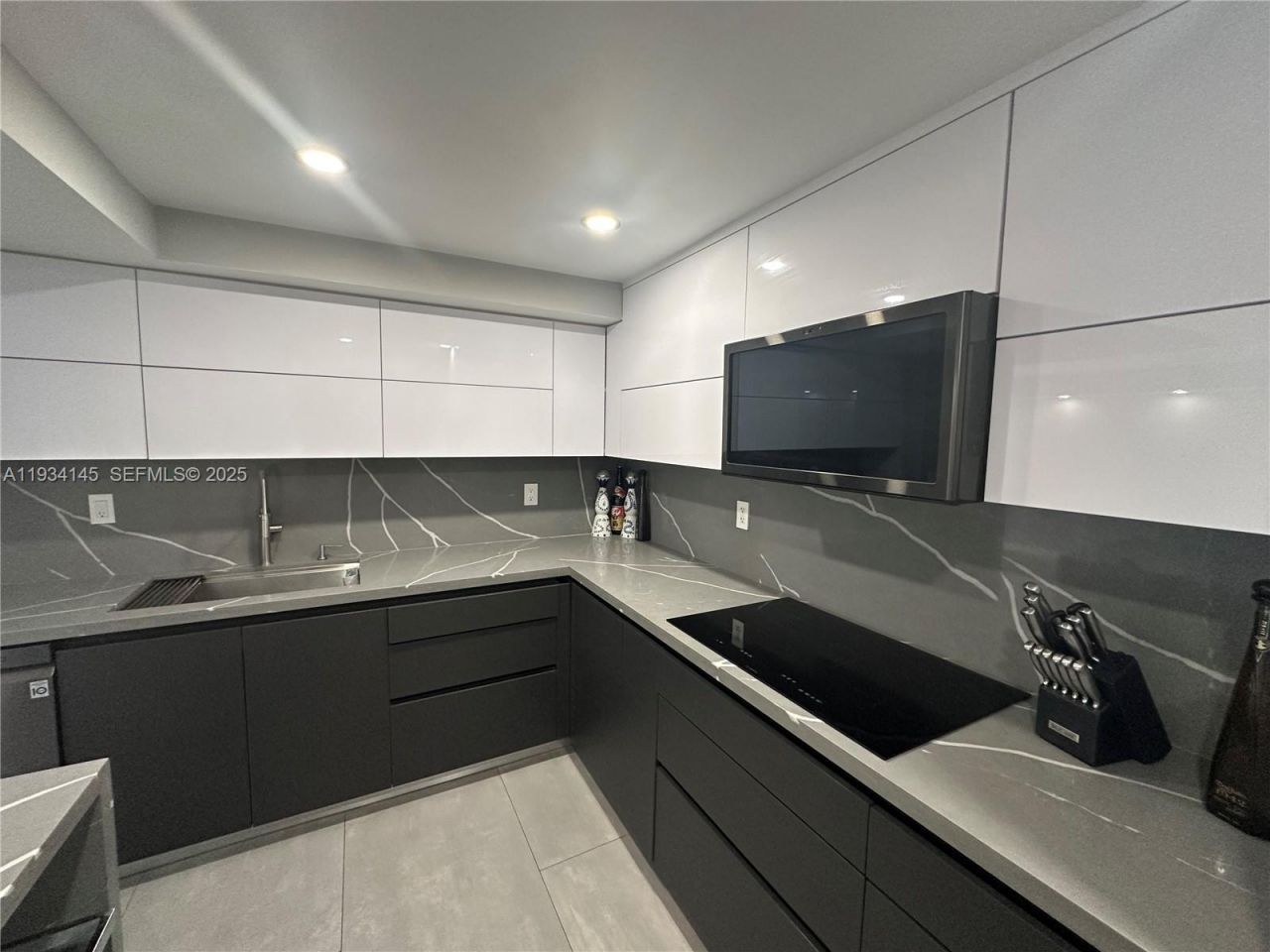 600 Parkview Dr, Unit 602, Hallandale Beach, FL 33009 Photo