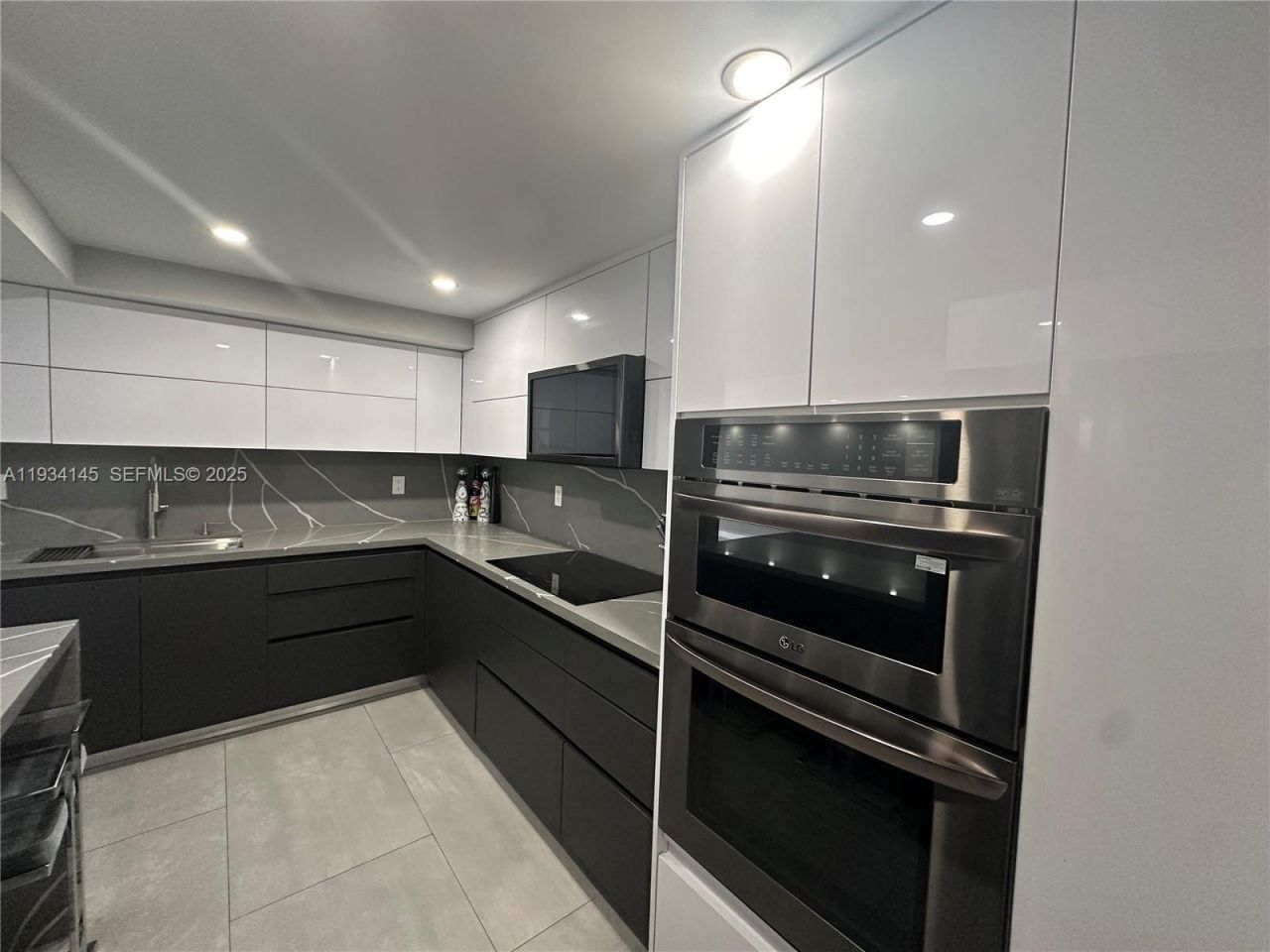 600 Parkview Dr, Unit 602, Hallandale Beach, FL 33009 Photo