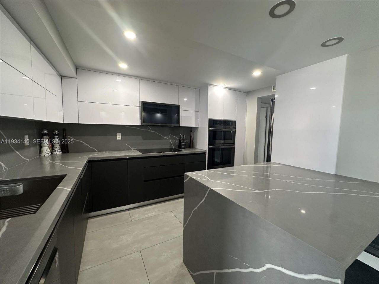 600 Parkview Dr, Unit 602, Hallandale Beach, FL 33009 Photo