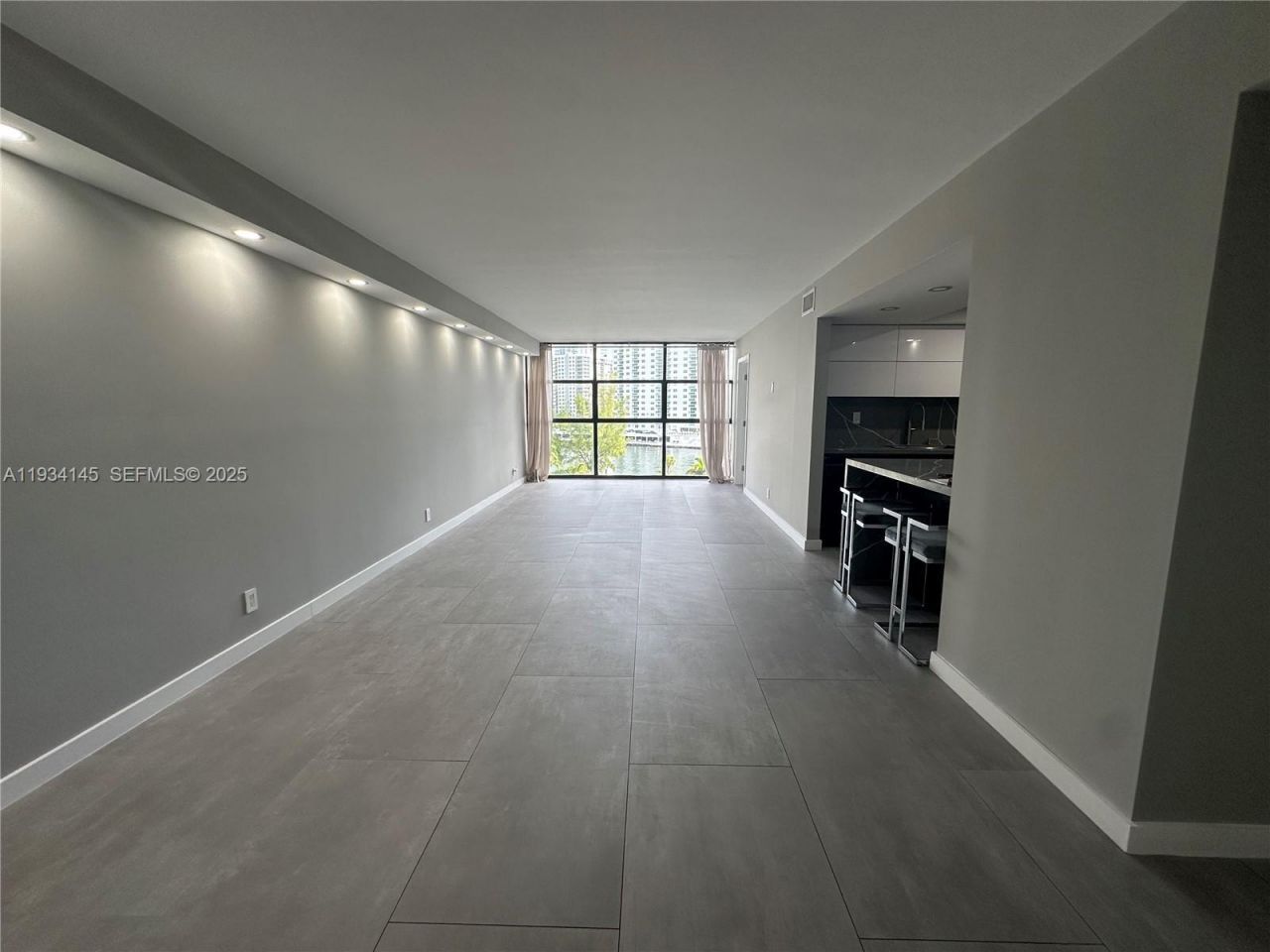 600 Parkview Dr, Unit 602, Hallandale Beach, FL 33009 Photo