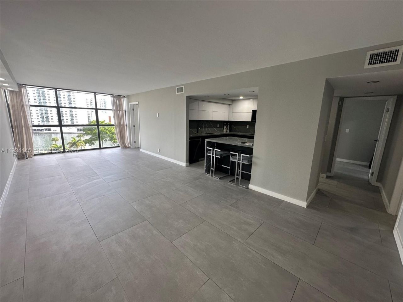 600 Parkview Dr, Unit 602, Hallandale Beach, FL 33009 Photo