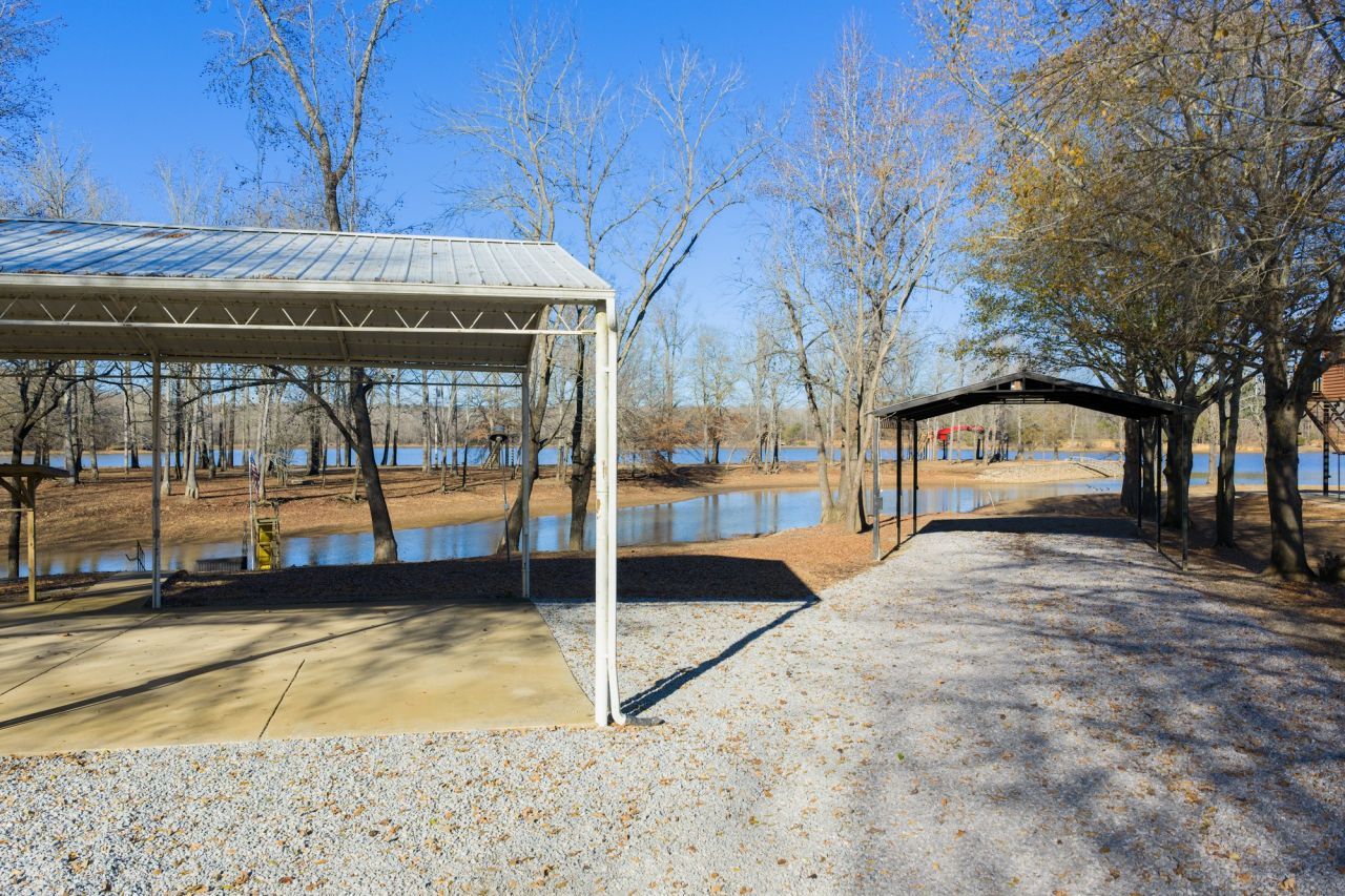 0 Willow Oaks, Decaturville, TN 38329 Main Photo