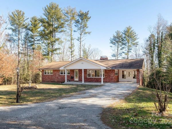 290 Crabapple Hill Lane, Hendersonville, NC 28792