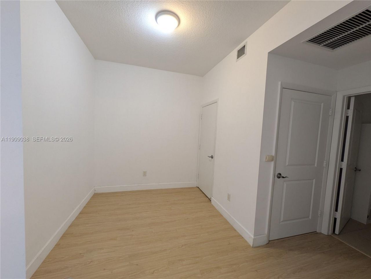 1945 S Ocean Dr, Unit 1110, Hallandale Beach, FL 33009 Photo