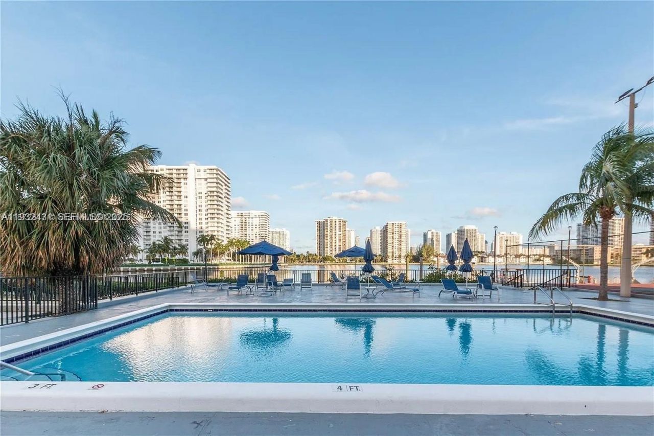 2780 NE 183rd St, Unit 1805, Aventura, FL 33160 Photo