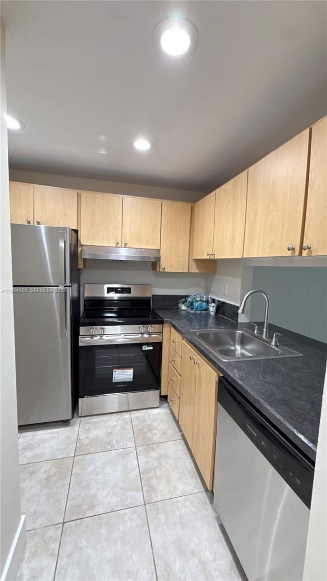2935 NE 163rd St, Unit 3P, North Miami Beach, FL 33160 Photo