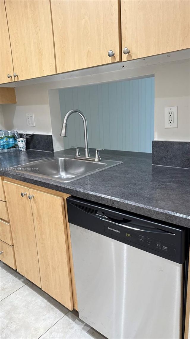 2935 NE 163rd St, Unit 3P, North Miami Beach, FL 33160 Photo