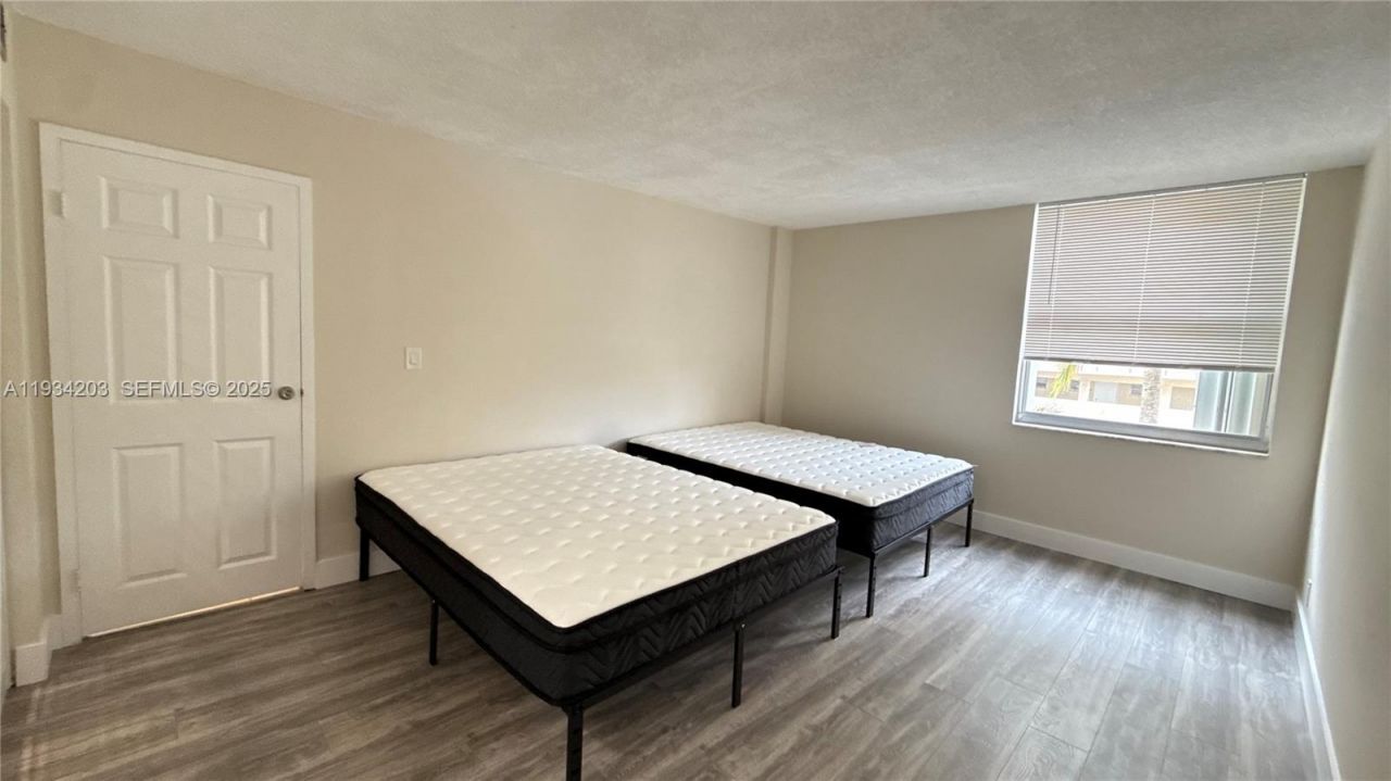 2935 NE 163rd St, Unit 3P, North Miami Beach, FL 33160 Photo
