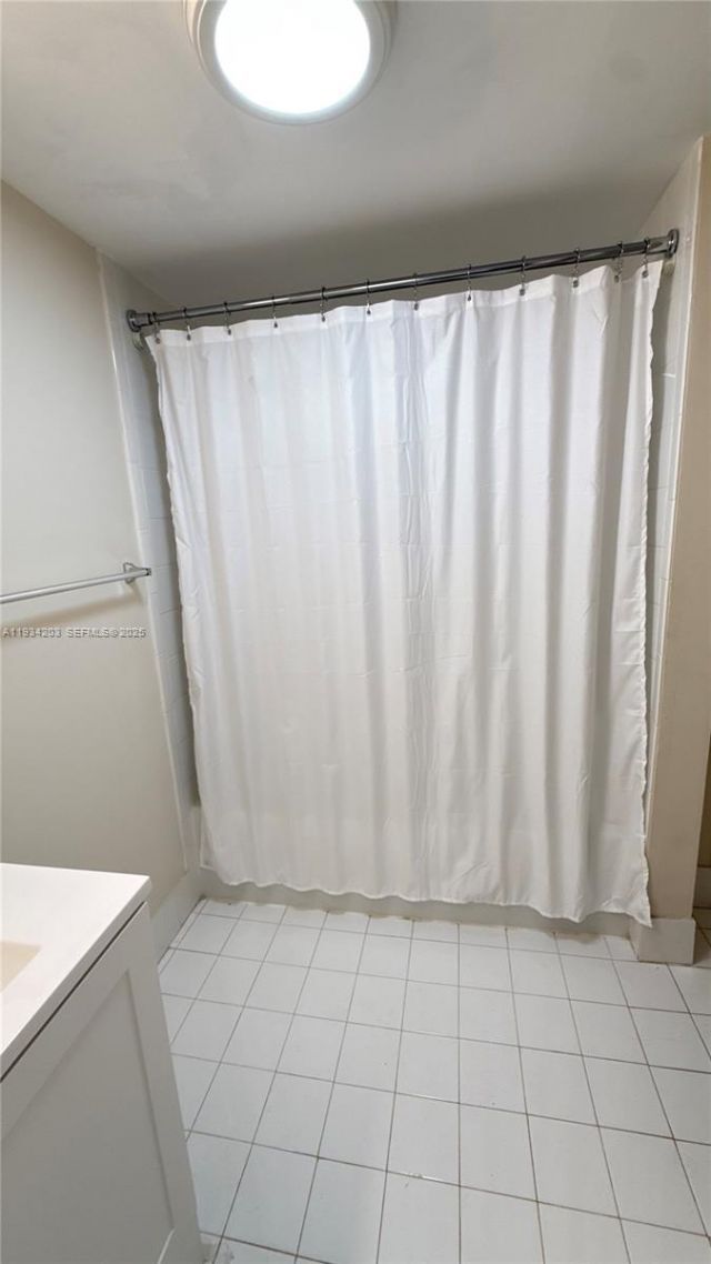 2935 NE 163rd St, Unit 3P, North Miami Beach, FL 33160 Photo