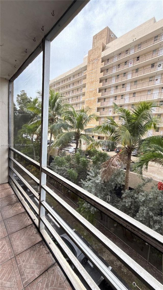 2935 NE 163rd St, Unit 3P, North Miami Beach, FL 33160 Photo