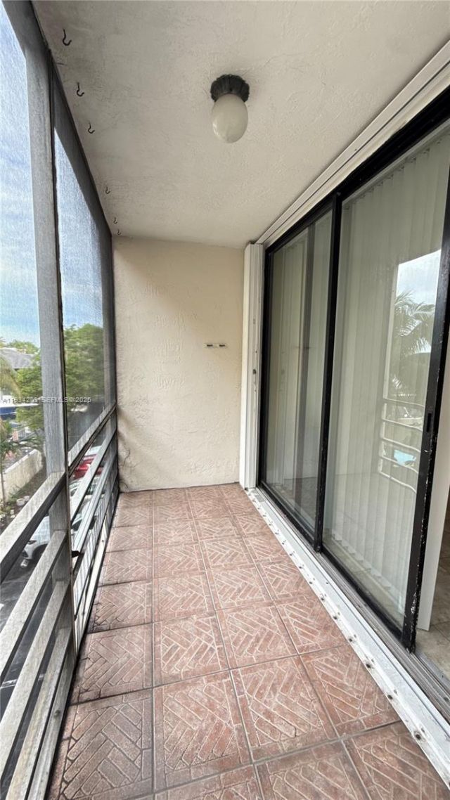 2935 NE 163rd St, Unit 3P, North Miami Beach, FL 33160 Photo