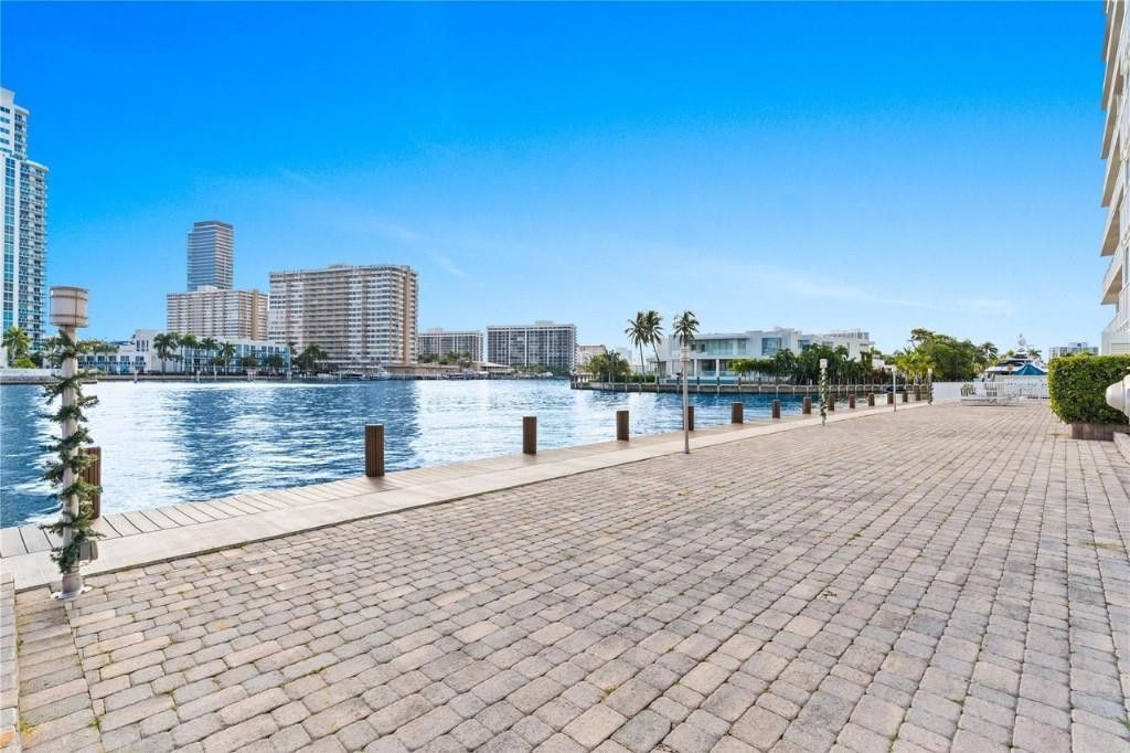 121 Golden Isles Drive, Unit 904, Hallandale Beach, FL 33009 Photo