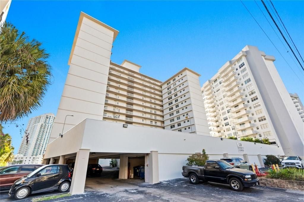 121 Golden Isles Drive, Unit 904, Hallandale Beach, FL 33009 Photo