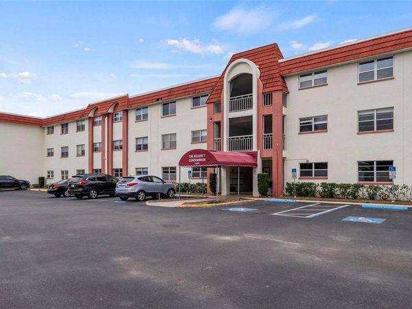 1860 MASSACHUSETTS AVENUE NE, Unit 206, ST PETERSBURG, FL 33703