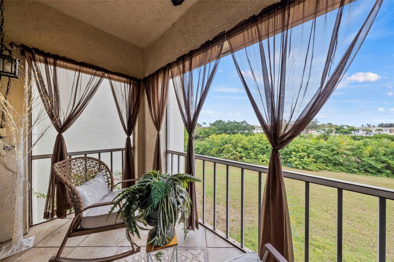 1860 Massachusetts Avenue Ne, Unit 206, Saint Petersburg, FL 33703 Photo