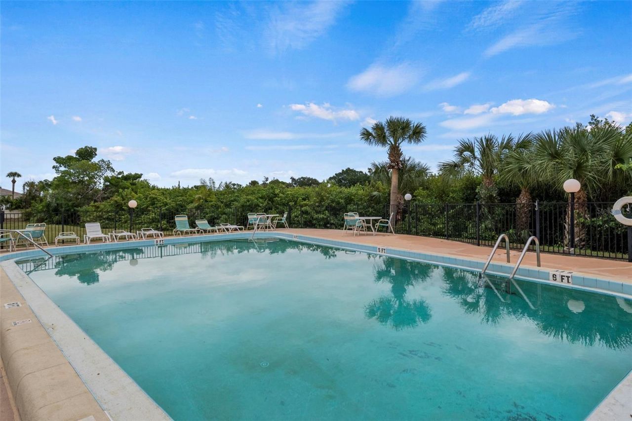 1860 Massachusetts Avenue Ne, Unit 206, Saint Petersburg, FL 33703 Photo