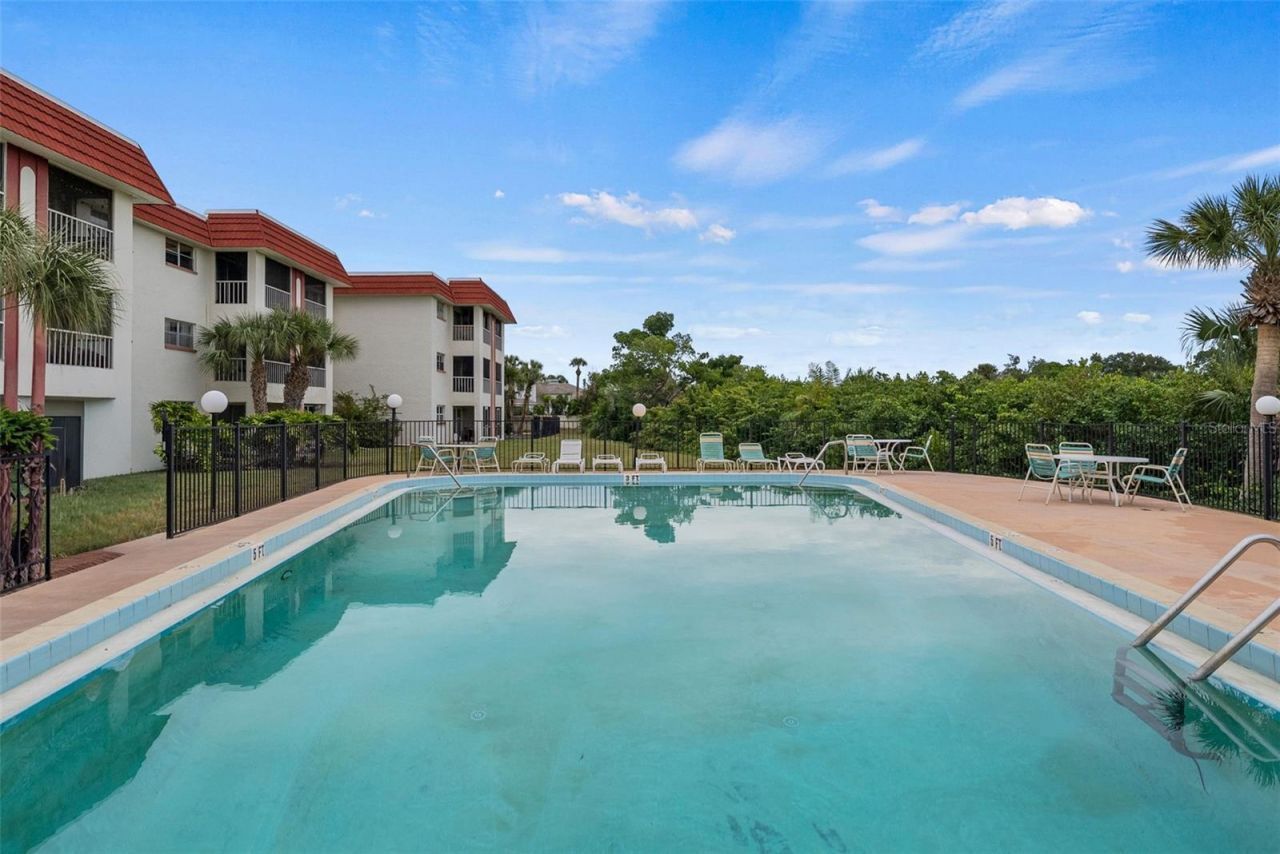 1860 Massachusetts Avenue Ne, Unit 206, Saint Petersburg, FL 33703 Photo