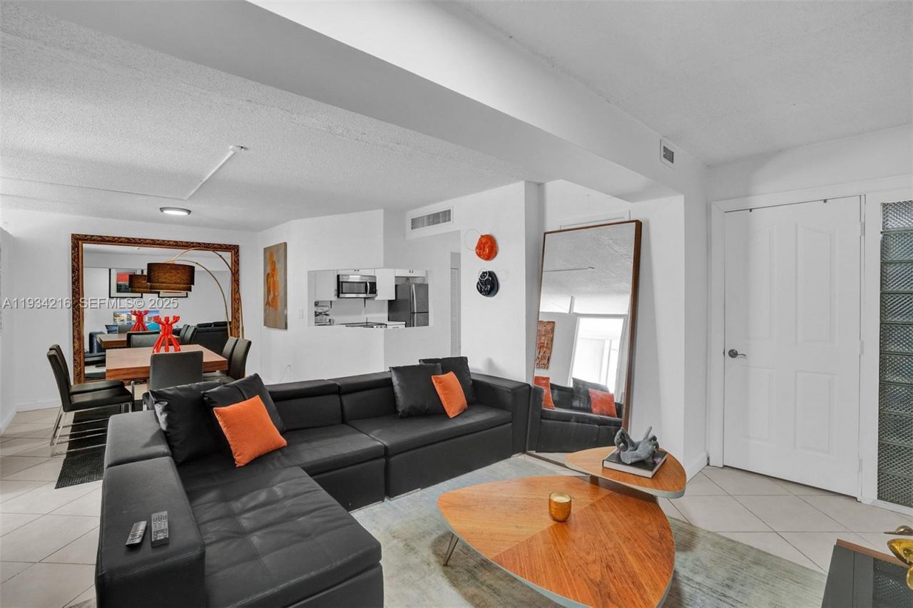 1780 NE 191st St, Unit 304-2, Miami, FL 33179 Photo