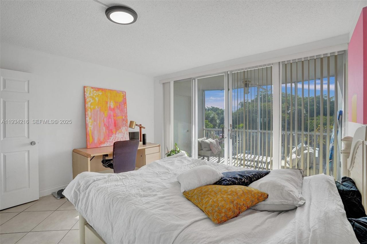 1780 NE 191st St, Unit 304-2, Miami, FL 33179 Photo