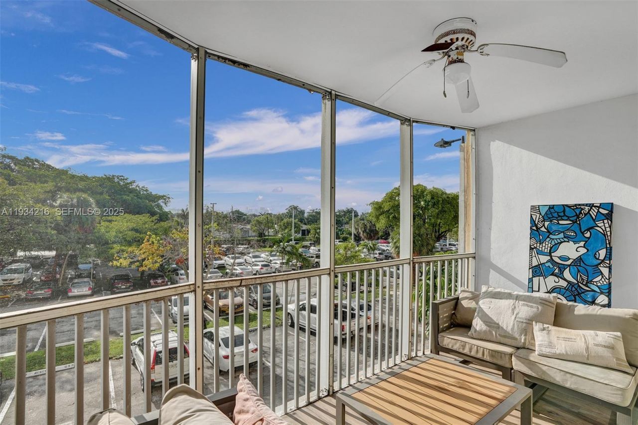 1780 NE 191st St, Unit 304-2, Miami, FL 33179 Photo