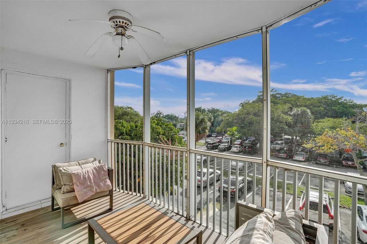 1780 NE 191st St, Unit 304-2, Miami, FL 33179 Photo