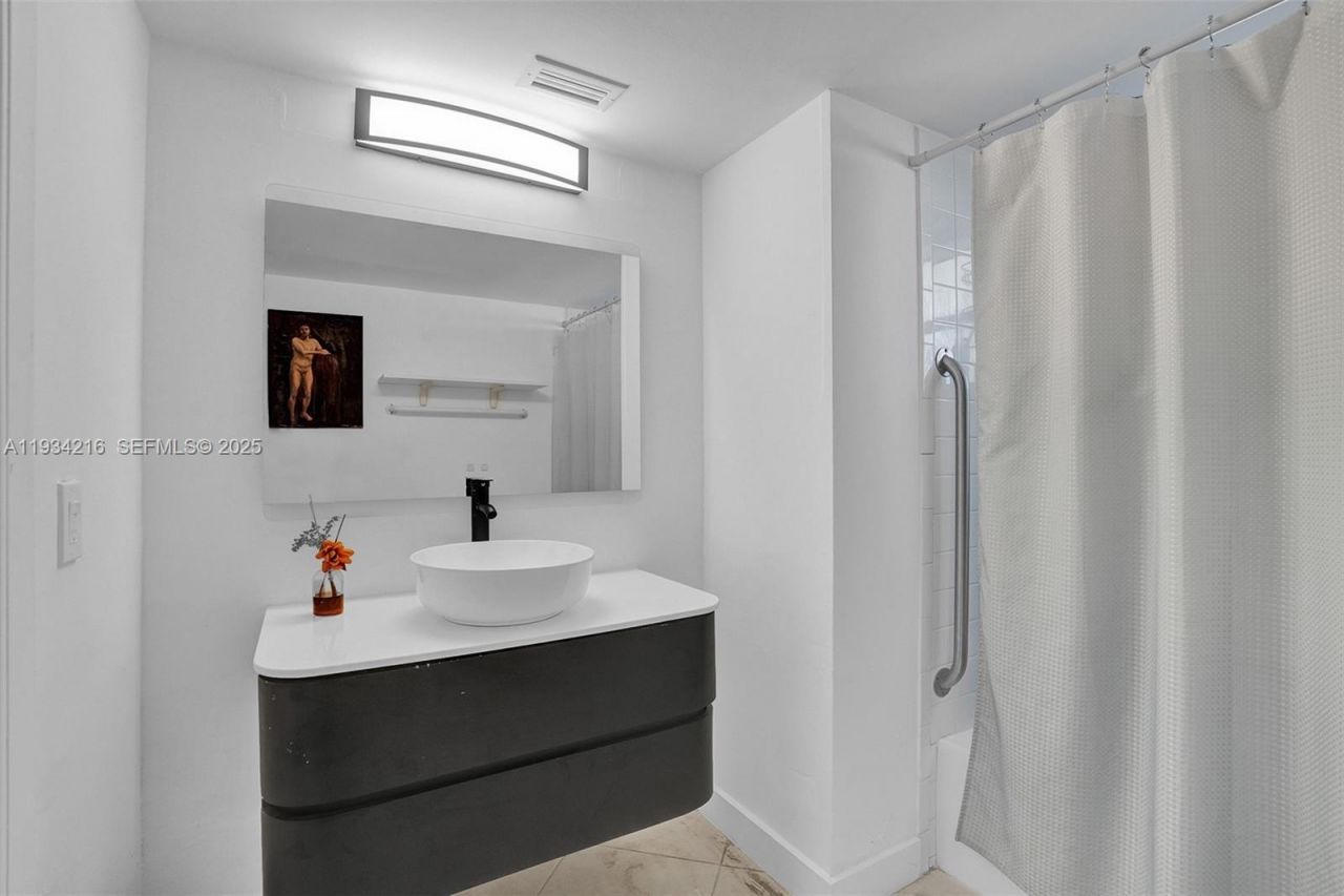 1780 NE 191st St, Unit 304-2, Miami, FL 33179 Photo