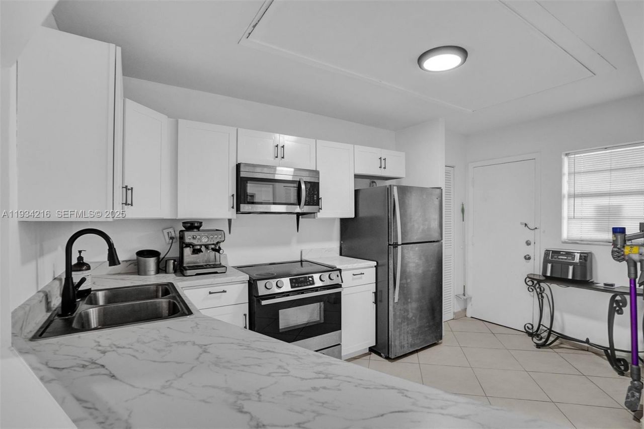 1780 NE 191st St, Unit 304-2, Miami, FL 33179 Photo