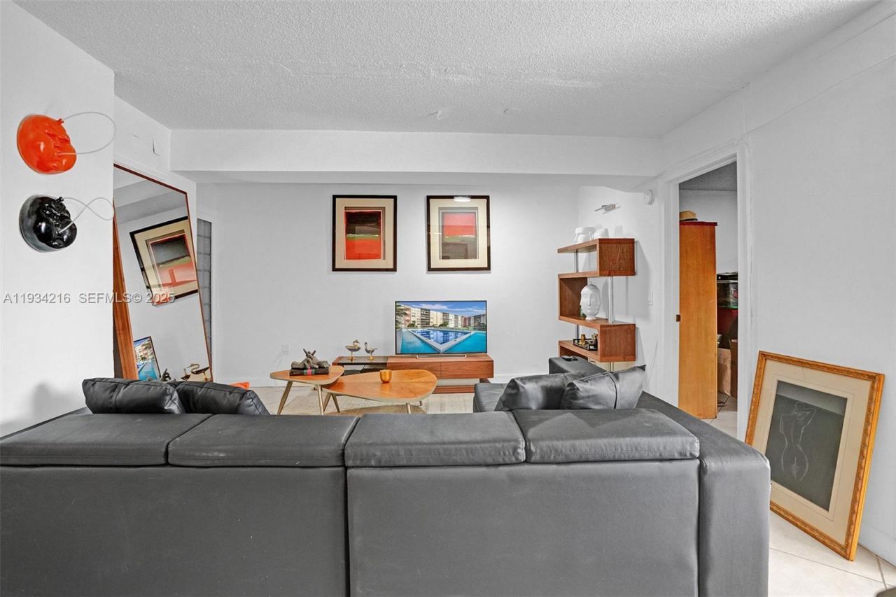 1780 NE 191st St, Unit 304-2, Miami, FL 33179 Photo