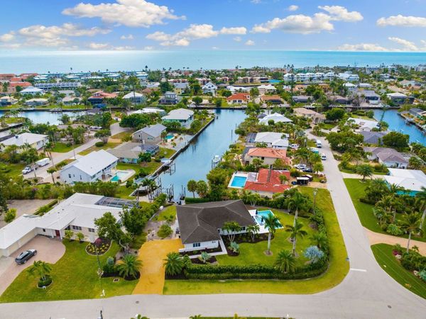 979 Whelk Dr, Sanibel, FL 33957