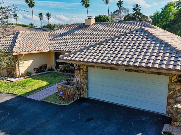 11060 Lakeview Dr, Coral Springs, FL 33071