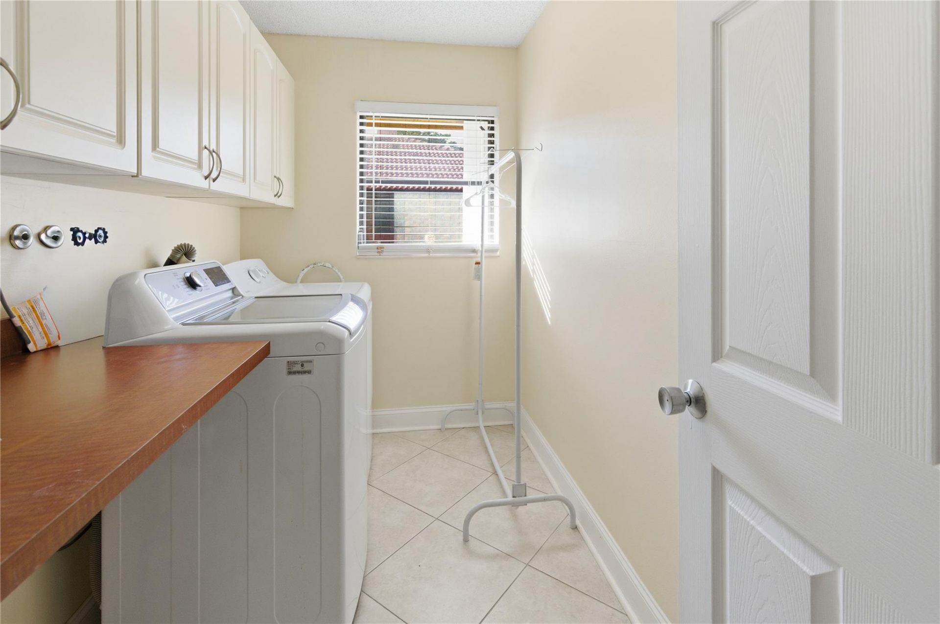 11060 Lakeview Dr, Coral Springs, FL 33071 Photo