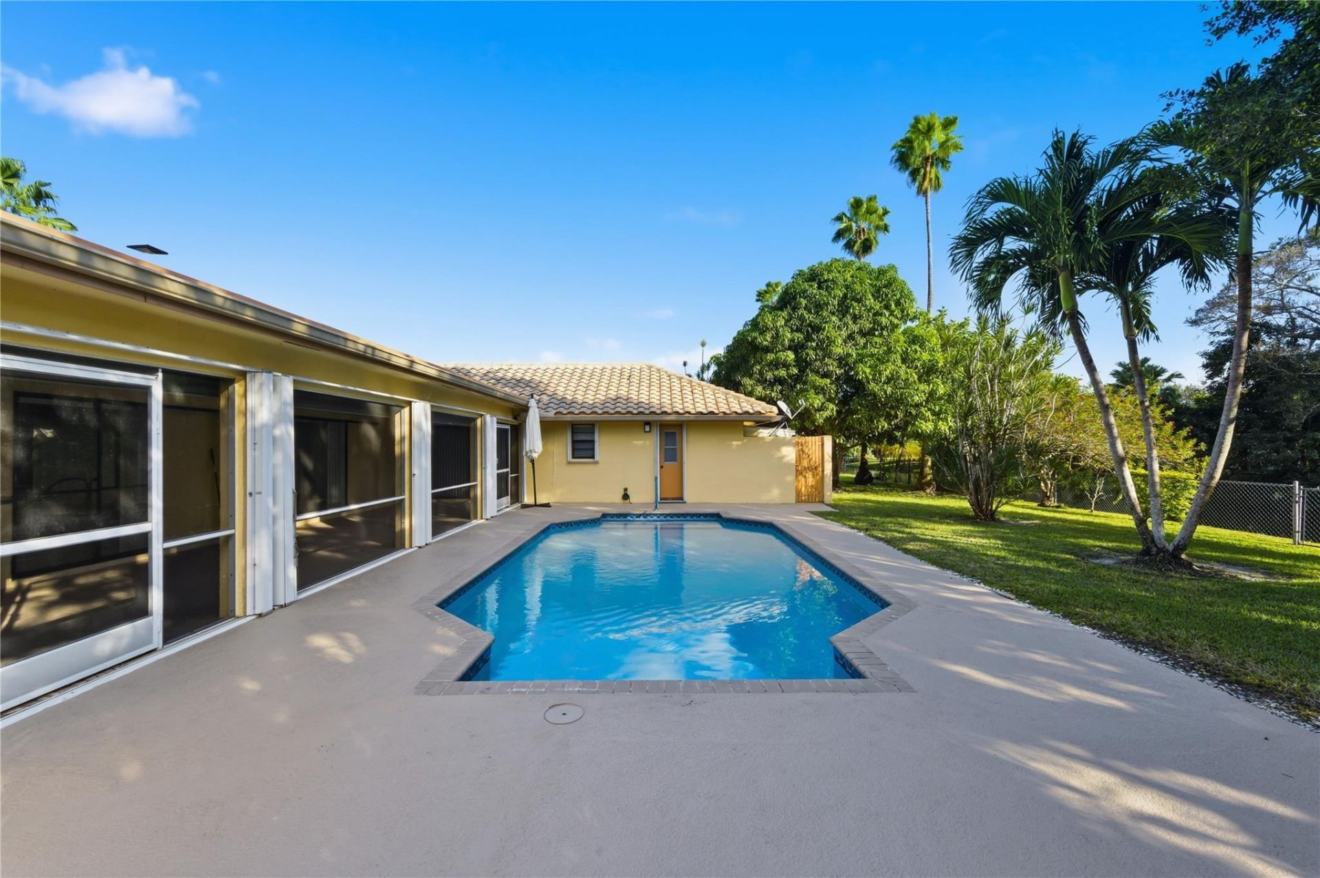 11060 Lakeview Dr, Coral Springs, FL 33071 Photo