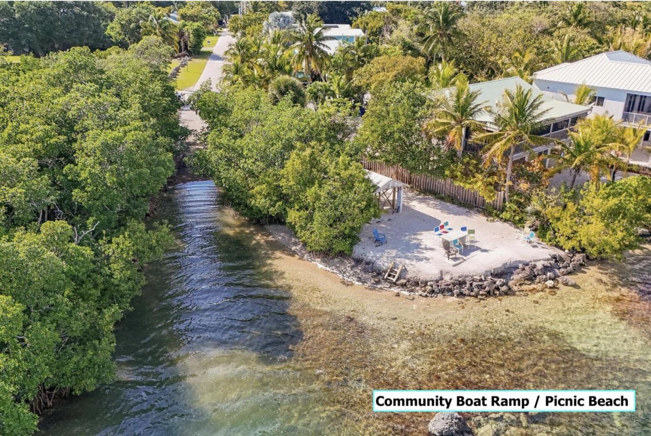 19611 Tequesta St Street, Sugarloaf, FL 33042 Photo