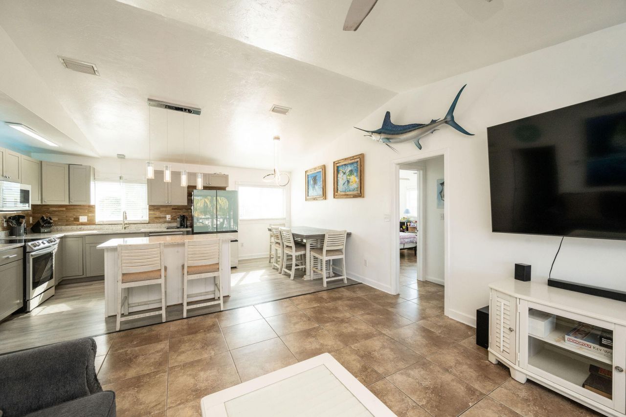 24347 W Caribbean Drive, Summerland Key, FL 33042 Photo