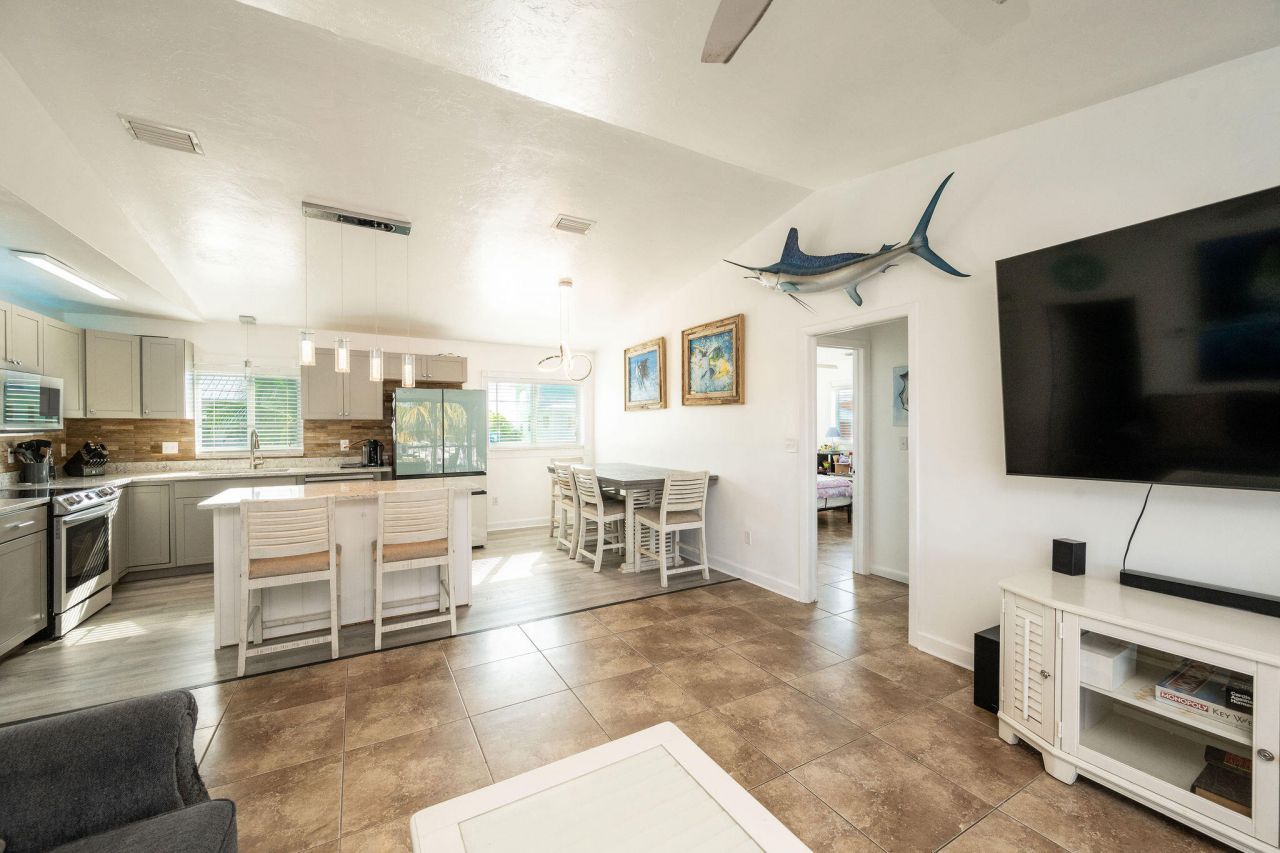 24347 W Caribbean Drive, Summerland Key, FL 33042 Photo