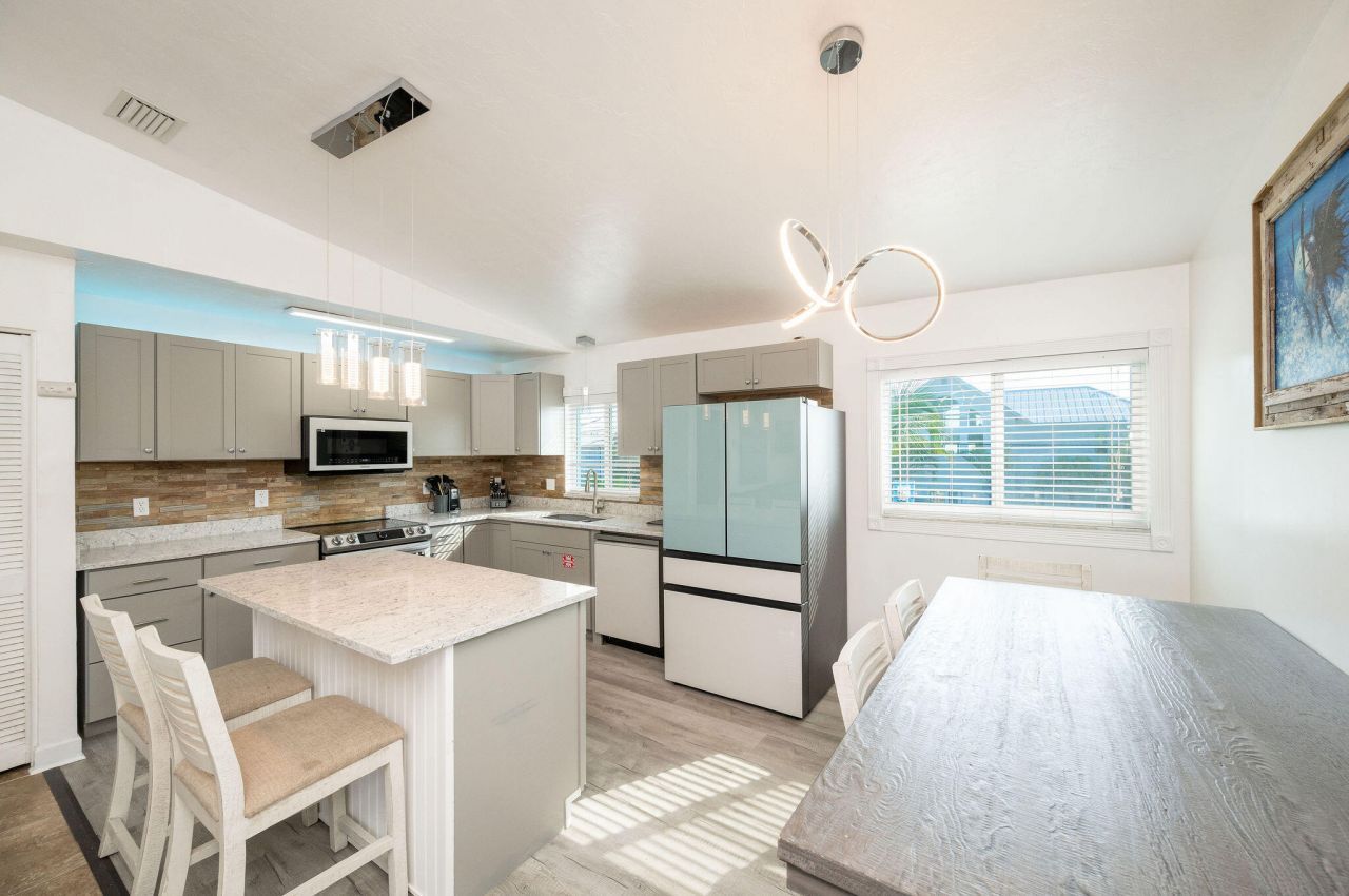24347 W Caribbean Drive, Summerland Key, FL 33042 Photo