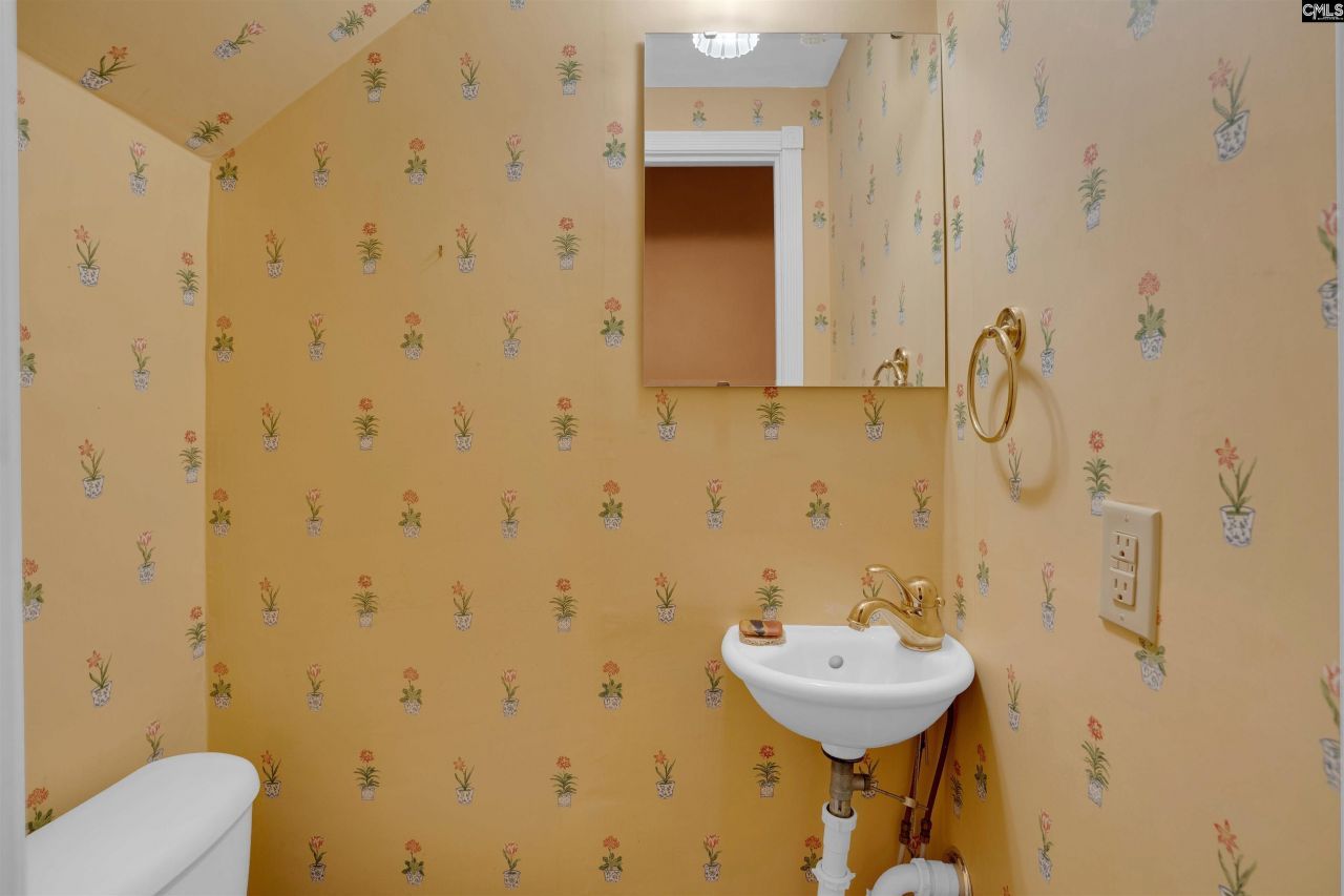 2219 Gadsden Photo 30