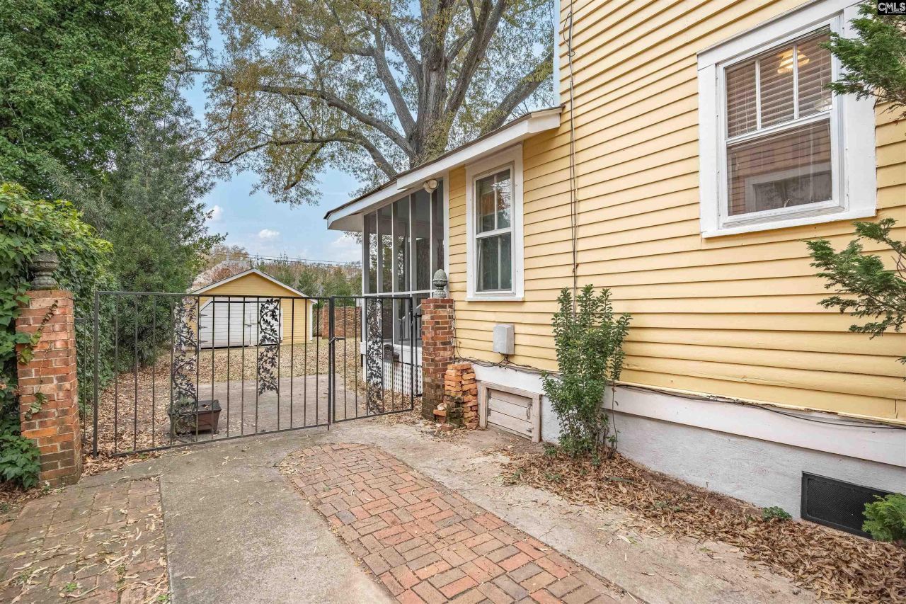 2219 Gadsden Photo 6