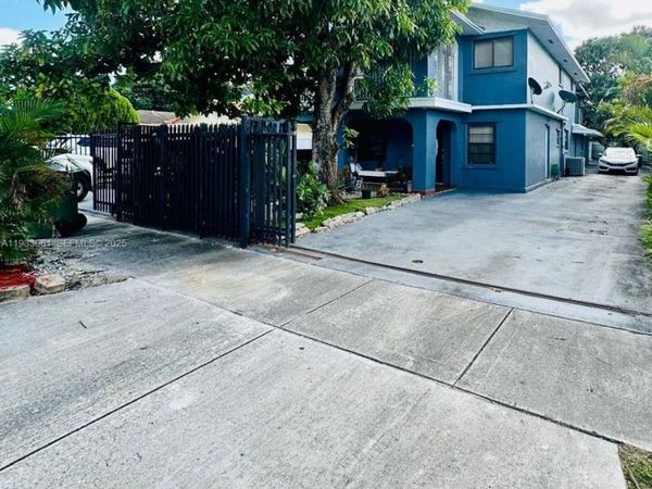 634 E 30th St, Hialeah, FL 33013