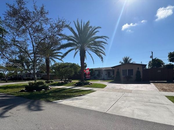 9300 SW 192nd Dr, Cutler Bay, FL 33157