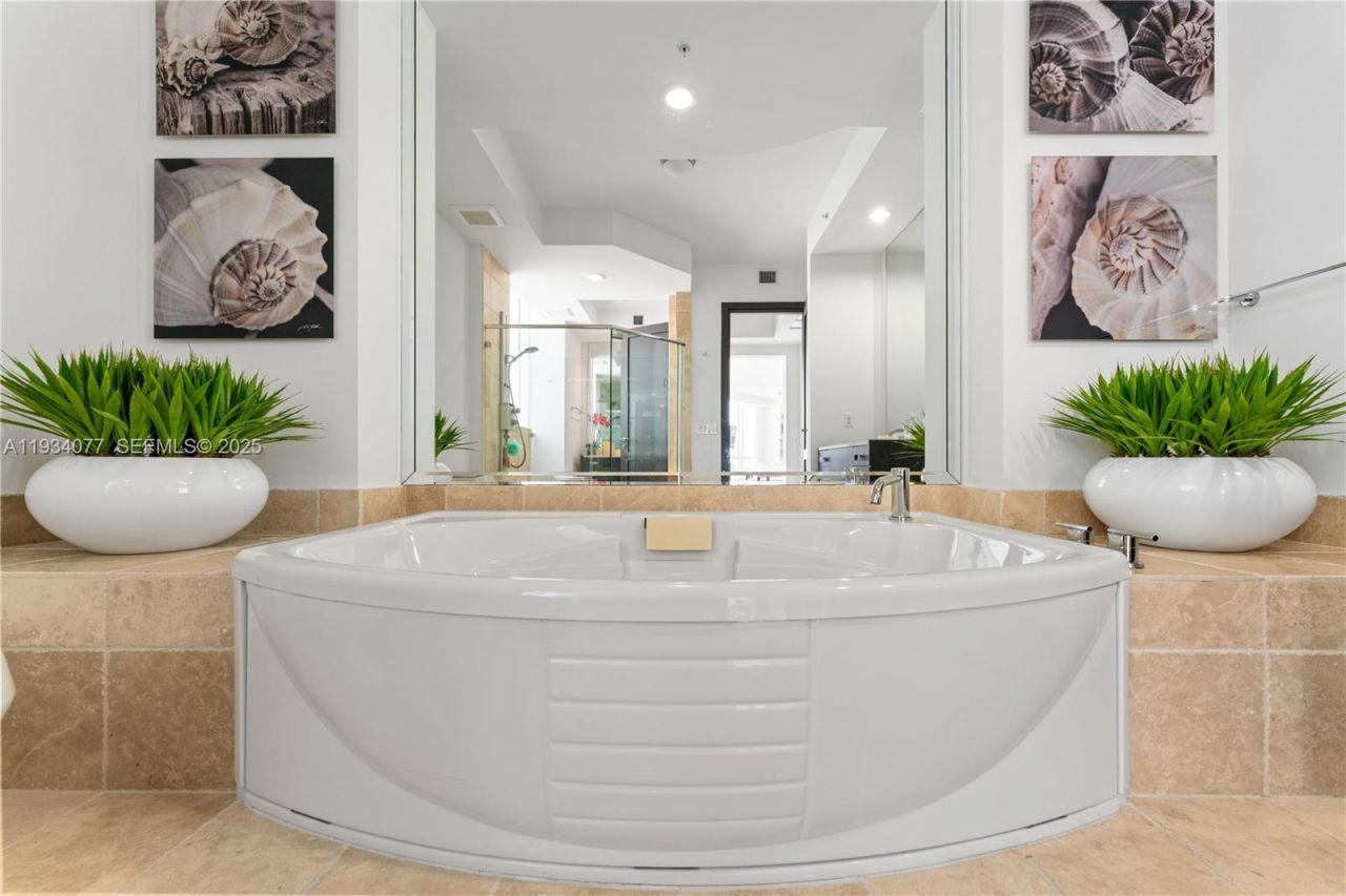 18201 Collins Ave , Unit 5001, Sunny Isles Beach, FL 33160 Photo