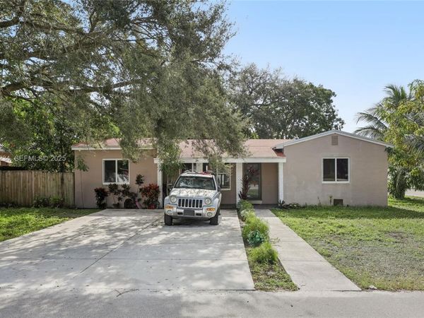 6040 SW 32nd St, Miramar, FL 33023