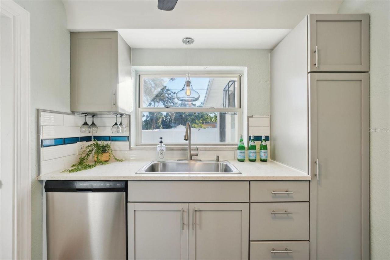 2320 E Harbor Drive S, Saint Petersburg, FL 33705 Photo