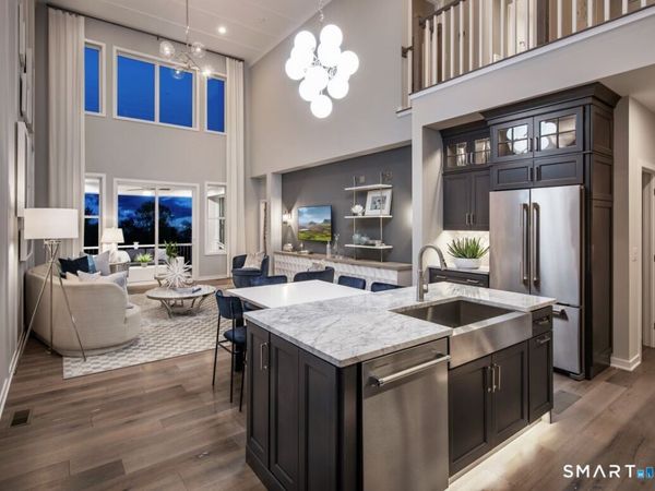 8 Whisper Ridge, Unit 43, Woodbridge, CT 06525