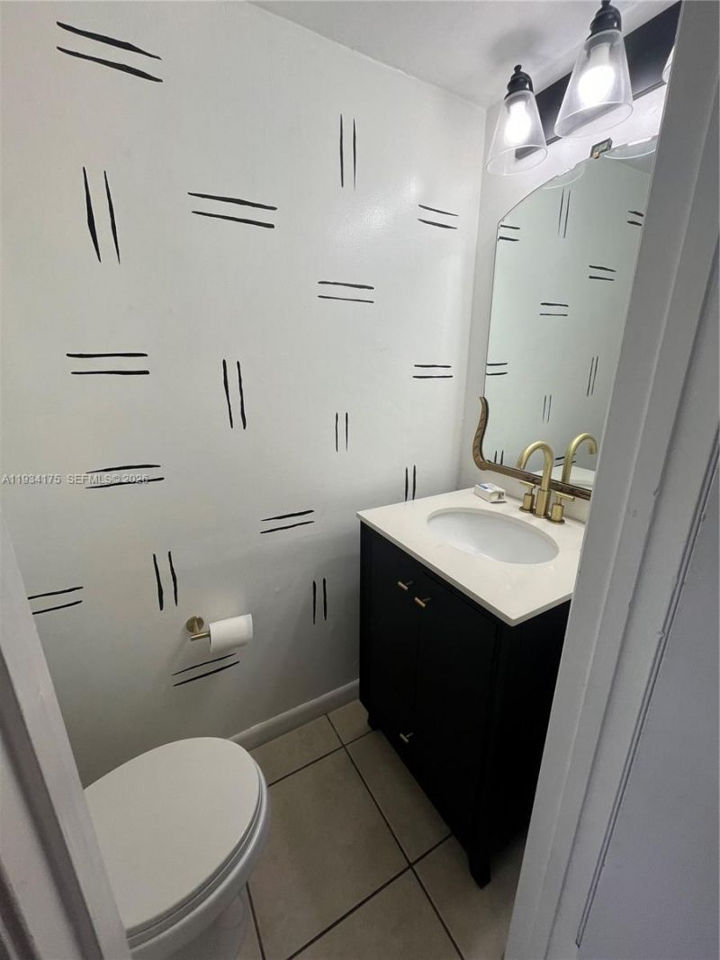 1750 W 56th St, Unit 211, Hialeah, FL 33012 Photo