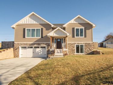 8523 Riverdale Road, Plattsmouth, NE 68046